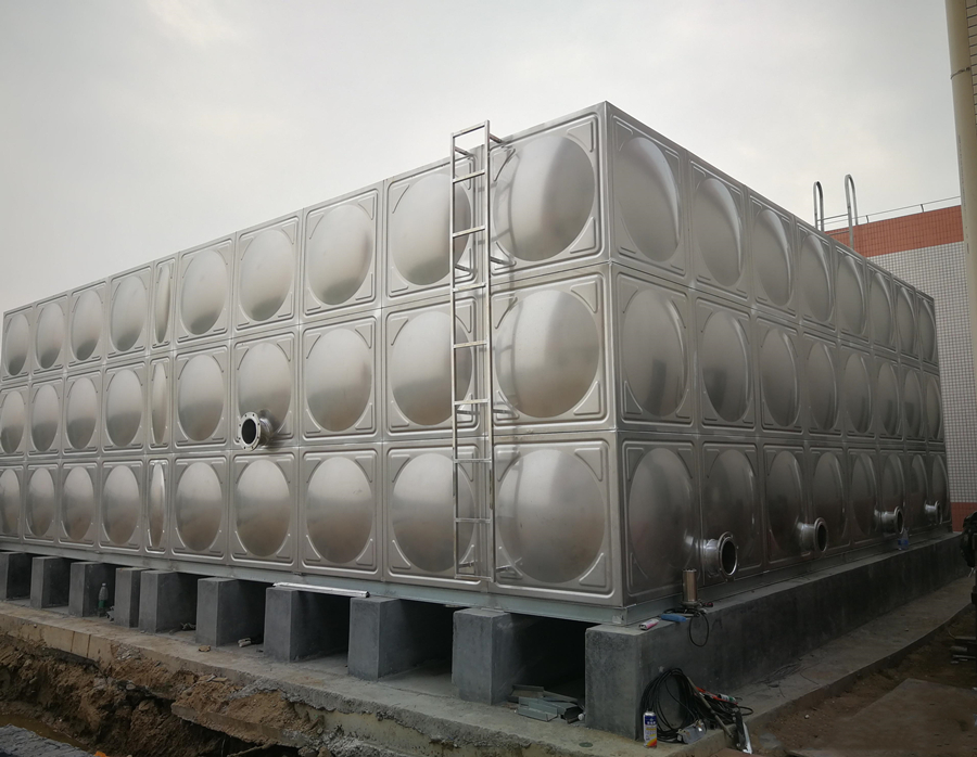 养鸡场不锈钢水箱安装