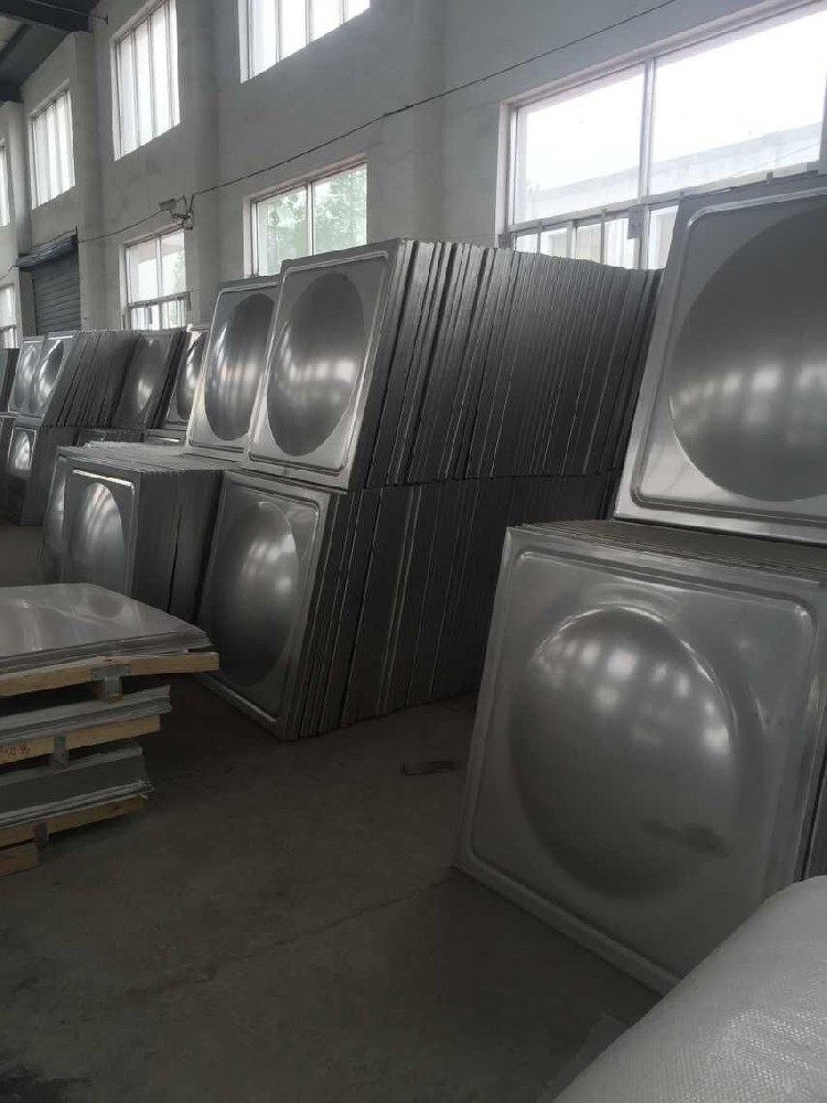 不锈钢水箱冲压板生产车间