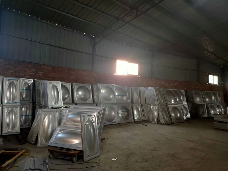 不锈钢水箱冲压板生产车间